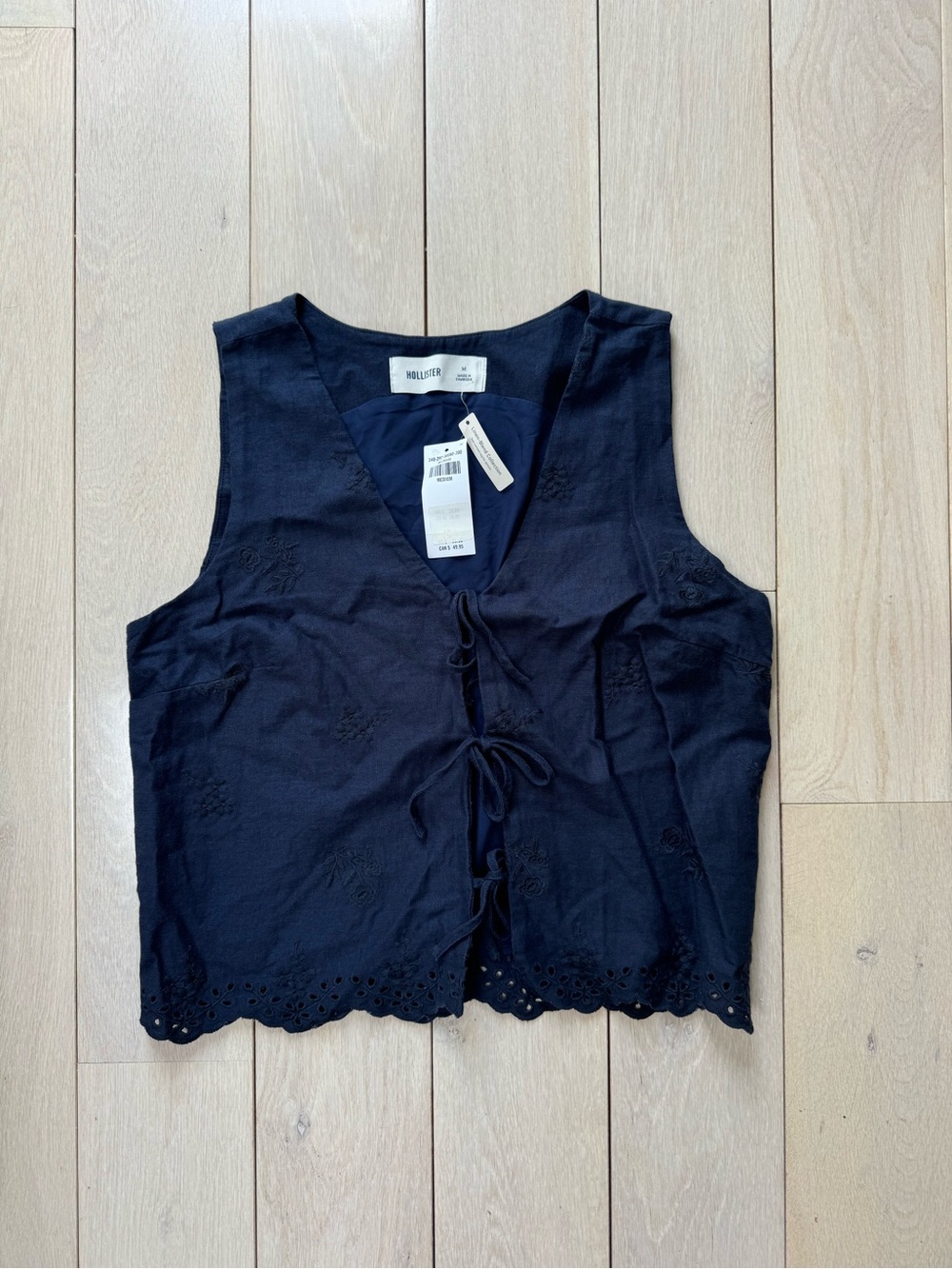 Hollister Navy Blue Floral Embroidered Tie-Front Vest Top in a Size M